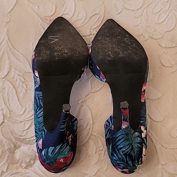 Dolce By Mojo Moxy Tropical Print Heels - Picture 13 of 13